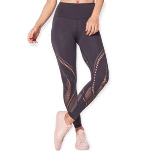 Lululemon Reveal Tight Precision 25" in Boysenberry Size 2